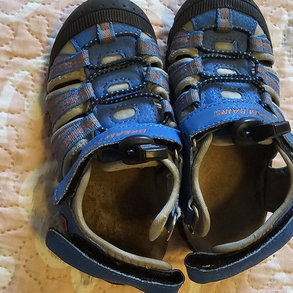 Dream Pairs Blue and Black Kids Swim Sandals